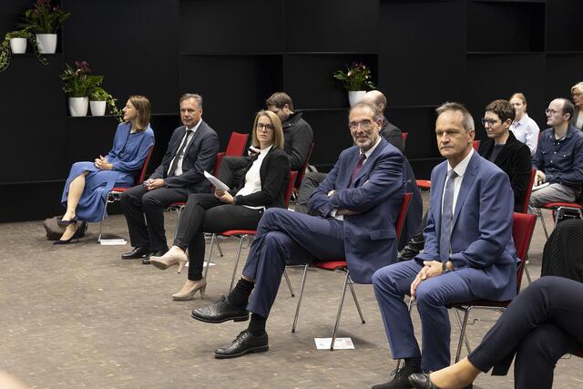 v.l.n.r. Landesrätin Annette Leja,  Paul Gappmaier (Bildungsdirektor für Tirol), Gabriele Graf (BIG, Asset Managerin UB Schulen), Bundesminister Heinz Faßmann, Rektor Thomas Schöpf | Foto: die Fotografen