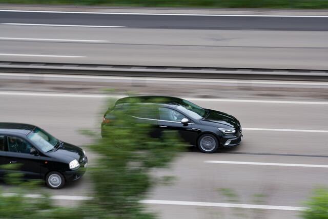 Der 19-Jährige musste seine Führerschein aufgrund der extremen Geschwindigkeitsüberschreitung bei der Polizeiinspektion Kramsach abgeben. (Symbolfoto) | Foto: Pixabay