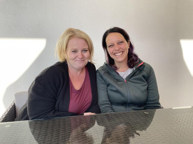 Frauenpower in der Pflege: Stephanie Ortmann und Petra Exenberger wollen pflegende Angehörige unterstützen. | Foto: Tanja Handlfinger