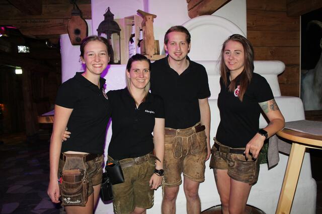 Rosalie Schmid, Theresa Pfannhauser, Thomas Hörl und Janine Pfannhauser | Foto: Dengl Alm