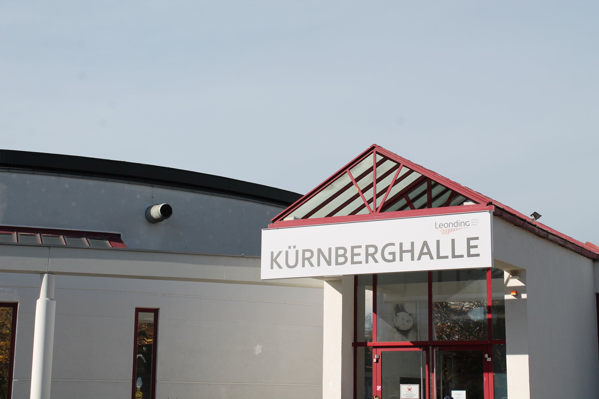 covid-19-test-leonding-er-ffnet-teststra-e-in-der-k-rnberghalle-linz