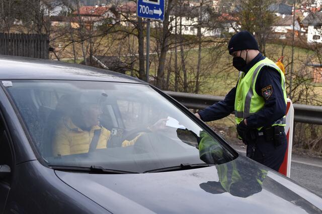 Ab Freitag, 5. November gilt für den Bezirk Landeck die Ausreisetestpflicht. (Symboldbild) | Foto: Kainz