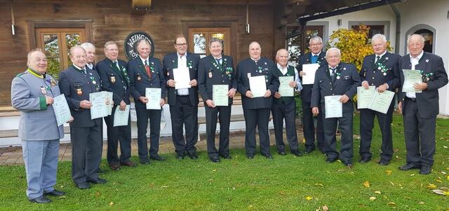 Zum Gruppenfoto aufgestellt die Ausgezeichneten des ÖKB Kitzeck i.S. | Foto: ÖKB