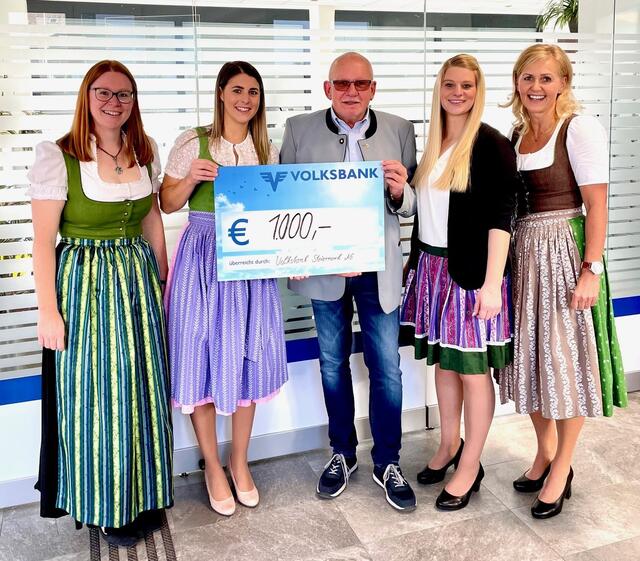 Freude über die Unterstützung: Präsident Harald Paunert vom Lions Club Liezen mit den Volksbank-Damen Anja Klingler, Elisabeth Lödl, Anja Venturin und Filialverbundleiterin Ulrike Fuchs | Foto: Volksbank Steiermark