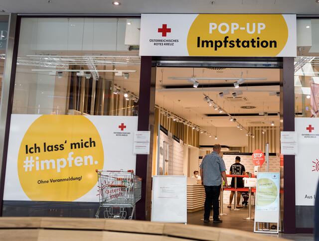 In der Impfstation in der Varena ist die Zahl der Impfwilligen zuletzt wieder deutlich gestiegen. | Foto: Alois Huemer