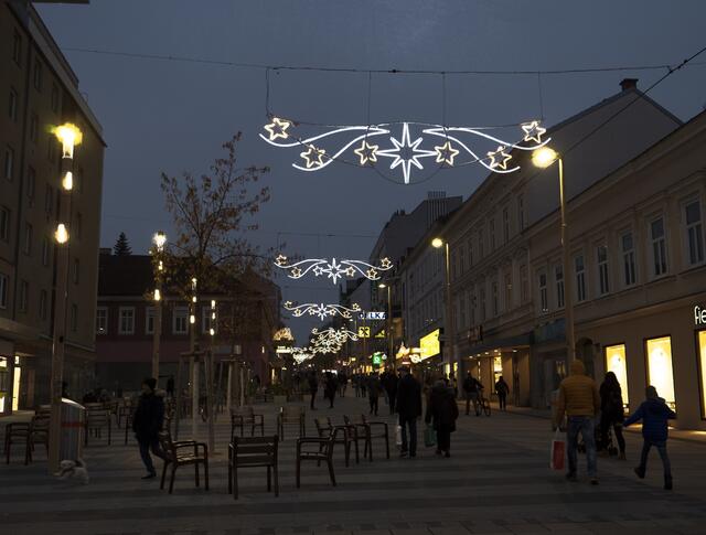 Für Vor-Weihnachtliche Stimmung sorgt die Beleuchtung auf der Meidlinger Hauptstraße ab 12. November.