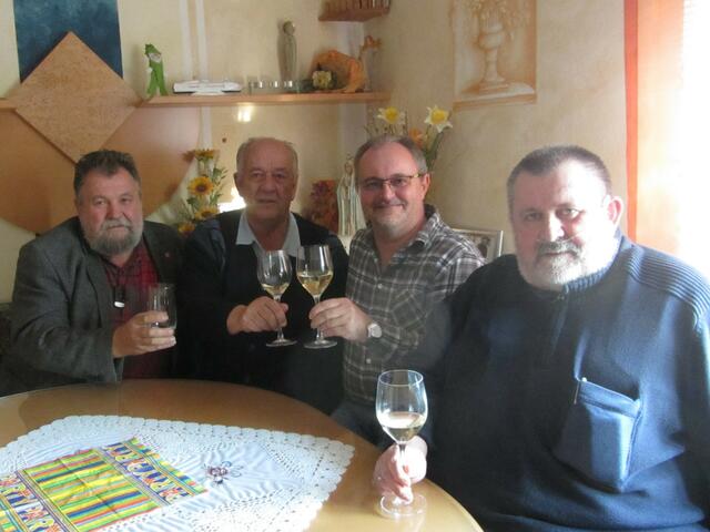 In gemütlicher Runde feierte Josef Gradwohl seinen 55. Geburtstag.  | Foto: Marlies Pauer