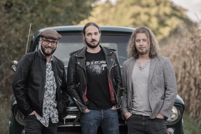 Slooga - das sind Florian Hartl (Schlagzeug), Mario Sluga (Gitarre, Gesang) und Dominik Kraushofer (Bass) | Foto: SnowWhitePhotography