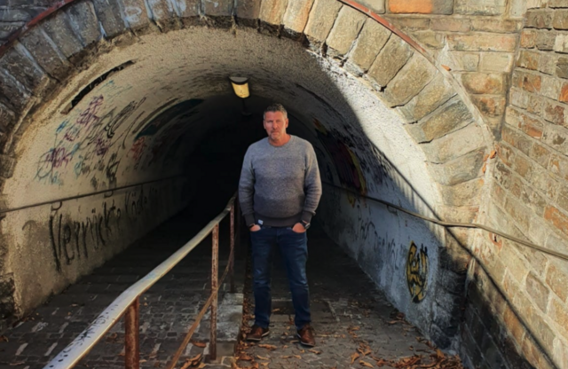 Ein Blick auf das Foto verrät: Selbst untertags ist der Tunnel in der Duilestraße ziemlich dunkel. | Foto: Tom Mayer