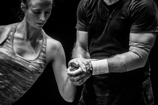 Beim "On the Edge" Fetival im Wuk kann man experimentellen Zirkus erleben.  | Foto: WUK