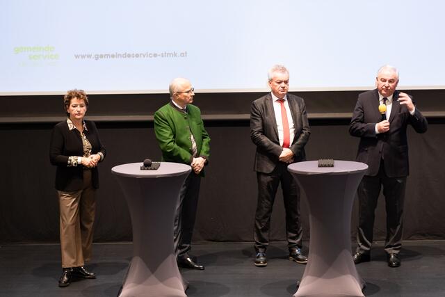 Bei der Bürgermeisterkonferenz in Bruck: LR Ursula Lackner, LR Hans Seitinger, LH-Stv. Anton Lang und LH Hermann Schützenhöfer