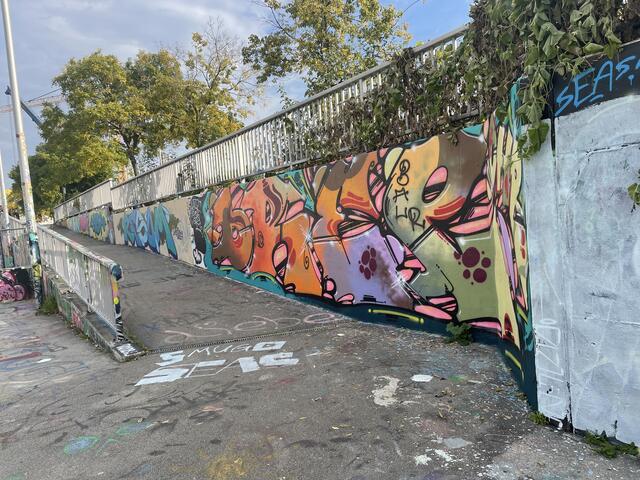 Die Meidlinger "Wiener Wand": Hier dürfen Graffitis ganz legal angebracht werden.