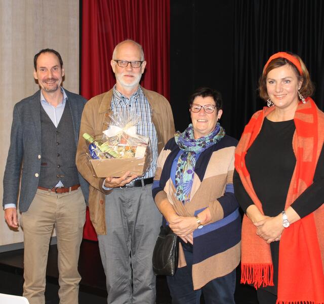 Der Vortragende Peter Löwenstein (2.v.l.) mit seiner Gattin Henriette Löwenstein (2.v.r.) sowie Vizebürgermeister Martin Luger (l.) und Elisabeth Kalteis-Wetchy von der Stadtgemeinde Scheibbs (r.) | Foto: Stadtgemeinde Scheibbs