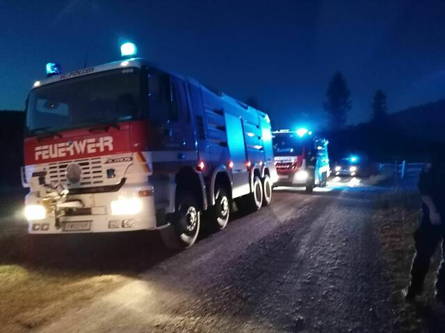 Großtanklöschfahrzeuge beim Wassertransport | Foto: BFKDO St.Pölten