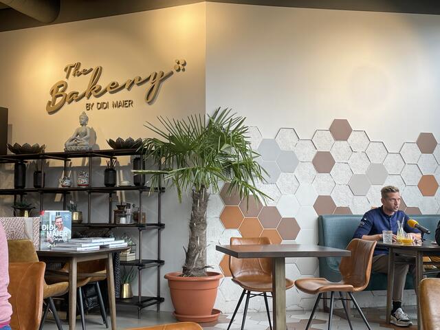 Didi Maier im Interview in seinem Lokal "The Bakery" im Europark.  | Foto: sm