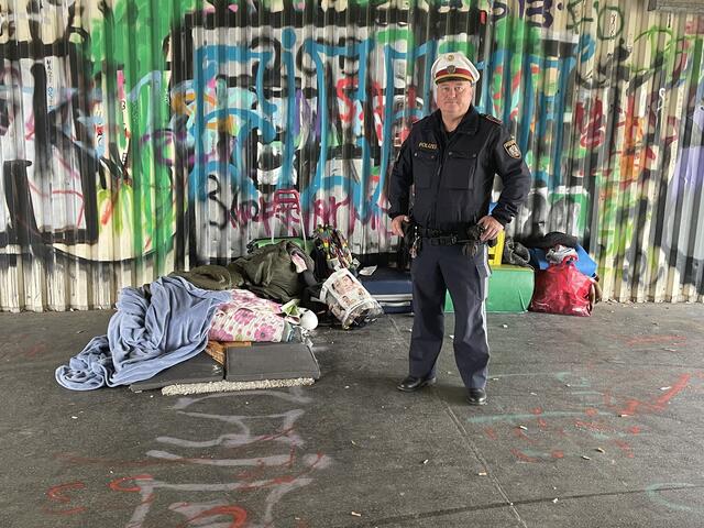 Beim Durchgang zur Linse richten sich immer wieder Obdachlose ein, weiß Grätzelpolizist Martin Wenzigg.