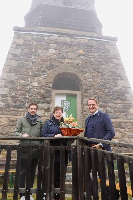 Ingrid Reithofer mit Bgm. Marcus Martschitsch und Vzbgm. LAbg. Lukas Schnitzer. | Foto: Alfred Mayer