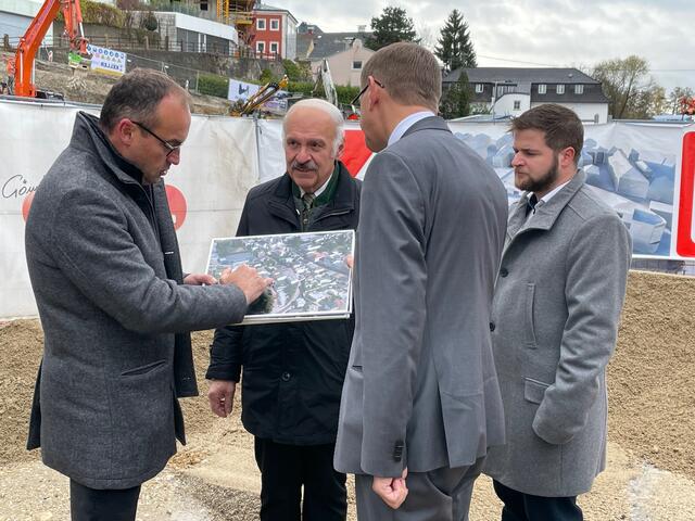 Investor Ernst Mayr, Noch-Bürgermeister Friedrich Schwarzenhofer, Landesrat Markus Achleitner und der designierte Stadtchef Daniel Lang. | Foto: Ebner