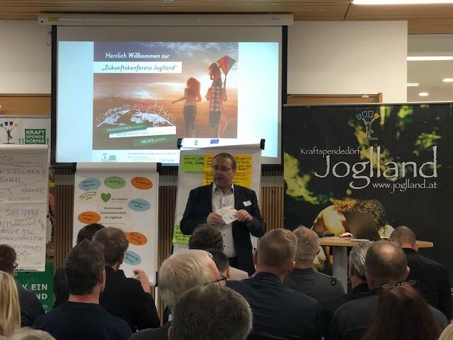 Vorträge und Diskussionsrunden bildeten den Auftakt bei der Zukunftskonferenz im Joglland. | Foto: KK