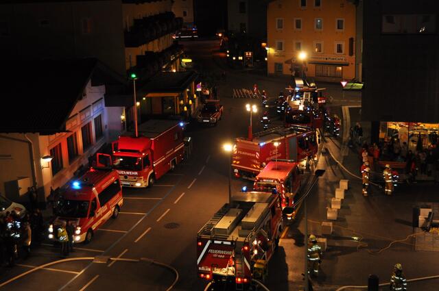 Feuerwehren aus St. Johann, Gastein und Golling waren in der Nacht im Einsatz.  | Foto: Symbolfoto: RegionalMedien Salzburg 