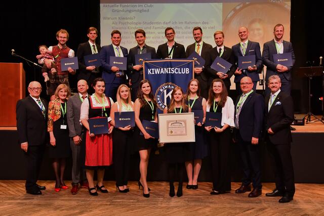 Die Young Professionals Südsteiermark sind 16 junge, berufstätige oder studierende Personen zwischen 18 und 40 Jahren, die sich nach dem Motto von Kiwanis International ganz besonders für Kinder engagieren wollen.