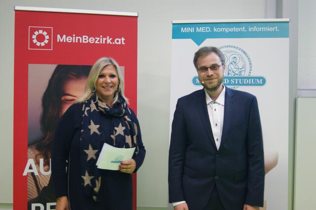 Fachwissen aus erster Hand: Sebastian Eppinger (Univ. Klinik f. Neurologie Graz), Heike Schönbacher (Moderation) | Foto: Christian Pendl
