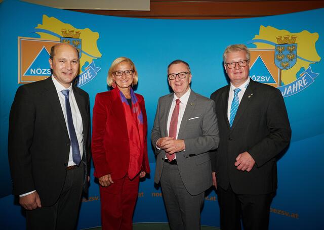 60 Jahre NÖ Zivilschutzverband: NÖ Gemeindebund Präsident Johannes Pressl, Landeshauptfrau Johanna Mikl-Leitner, NÖ GVV-Präsident Rupert Dworak und Christoph Kainz, Präsident des NÖ Zivilschutzverbandes | Foto: NLK Pfeiffer