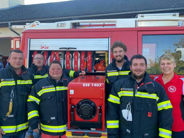 Der neue mobile Stromerzeuger ermöglicht den Feuerwehren, im Fall eines langandauernden Stromausfalles eine Notversorgung. | Foto: Gemeinde Deutsch Kaltenbrunn