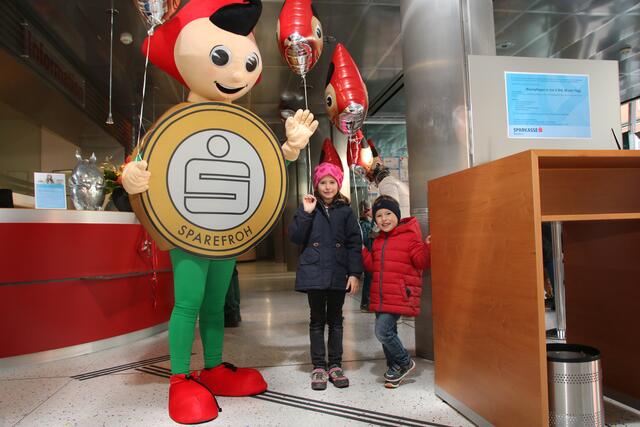 Ein Foto mit dem Sparefroh war gefragt | Foto: Sparkasse Bludenz/Larissa Heiseler