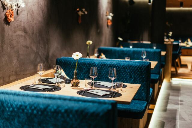 Das Restaurant befindet sich auf der Terrasse vor dem mittleren TrIIIple-Turm.