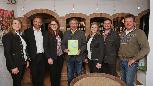 v.l.n.r.: Claudia Humer, Christian Payrhuber, Christina Kinast, Manfred Ettinger, Johanna Schachermair, Philip Dax, Alois Rosner | Foto: Helmut Klein
