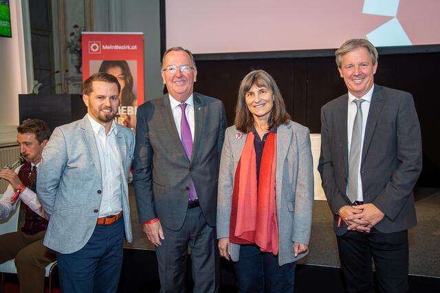 In Feierstimmung: Christoph Hausegger, Bundesrat Ernest Schwindsackl, KPÖ-Gemeinderätin Elke Heinrichs und Roland Reischl | Foto: Foto Jörgler