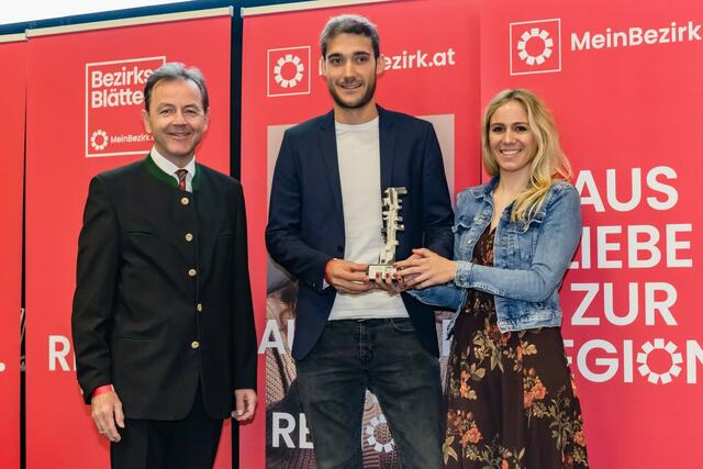 Landwirtschaftskammer-Präsident Niki Berlakovich gratulierte den BioBloom-Geschäftsführern Christoph Werdenich und Elisabeth Denk zum Regionalitätspreis.