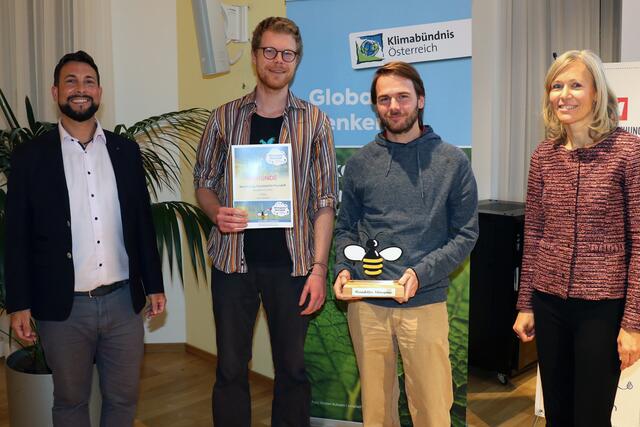 V.l.n.r.: Bezrirksvorsteher Markus Rumelhart (SPÖ), Preisträger Paul Feichtinger und Sebastian Lengauer für „Nachhaltige Mobiltät für Mariahilf“ und Michaela Hauer vom Klimabündnis  | Foto: Klimabündnis