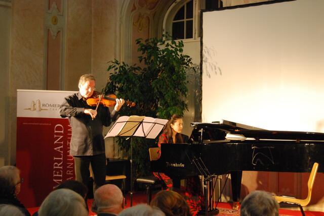 Christian Altenburger (Violine) und Cornelia Hermann (Klavier) | Foto: Lisa Kerper