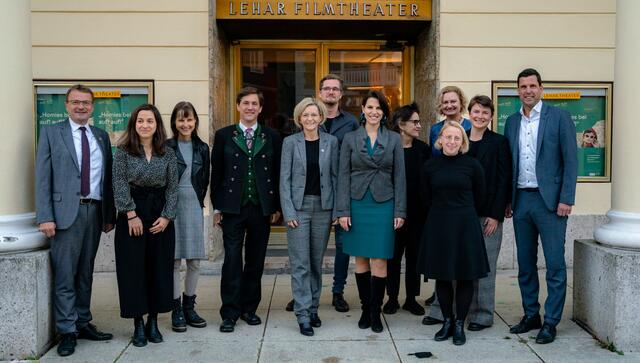 Viele Vertreter aus dem Salzkammergut empfingen Europaministerin Karoline Edtstadler und informierten über die Kulturhauptstadt 2024.