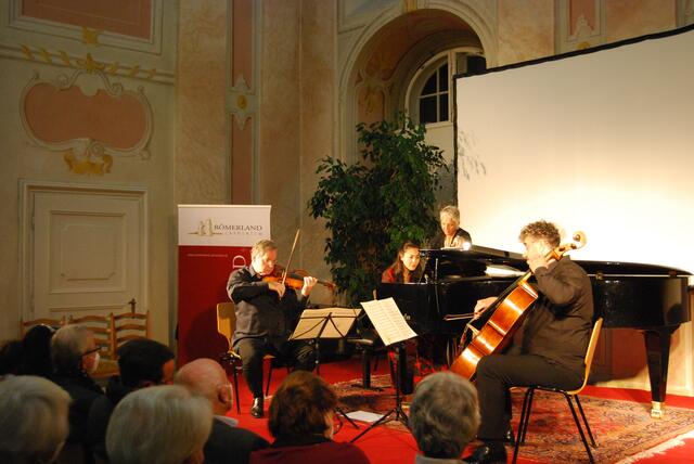 Christian Altenburger (Violine), Cornelia Herrmann (Klavier), Patrick Demega (Violoncello) | Foto: Lisa Kerper