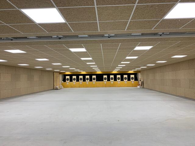 Insgesamt zehn 50m Großkaliberstände haben in der neu errichteten Schießhalle ihren Platz gefunden. | Foto: Susanne Paar, TLSB
