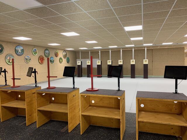 Die Schießhalle kann abgetrennt werden, sodass ein separater Bereich für Luftgewehr-Training entsteht. | Foto: Susanne Paar, TLSB