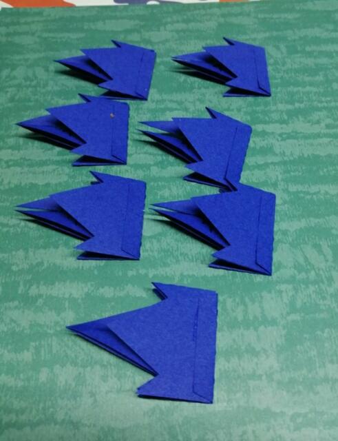 Ein Stern besteht aus sieben Einzelteilen | Foto: Dagmar Niederkrottenthaller