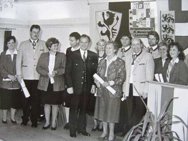 Auszeichnung zum 15-jährigen Bestehen der Dorfgemeinschaft St. Marein 1987. | Foto: Privat