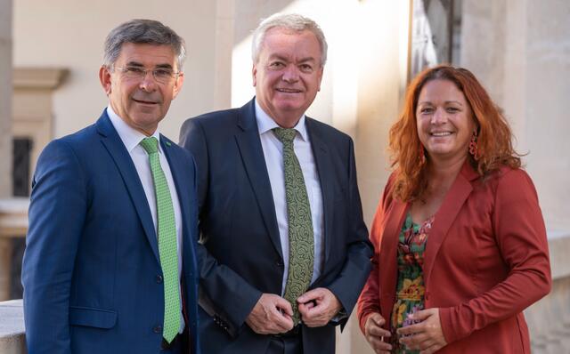 Adventverkehr der Gleichenberg Bahn: Franz Fartek und Cornelia Schweiner müssen bei Landesrat Anton Lang (M.) nachverhandeln. | Foto: Land Steiermark