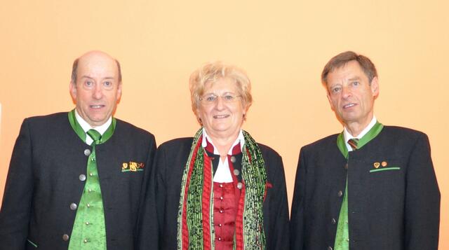 DG-Obmann Ferdinand Schwaiger mit Gattin und Schriftführerin Ottilie Schwaiger und Kassier Helmut Vallant (von links)