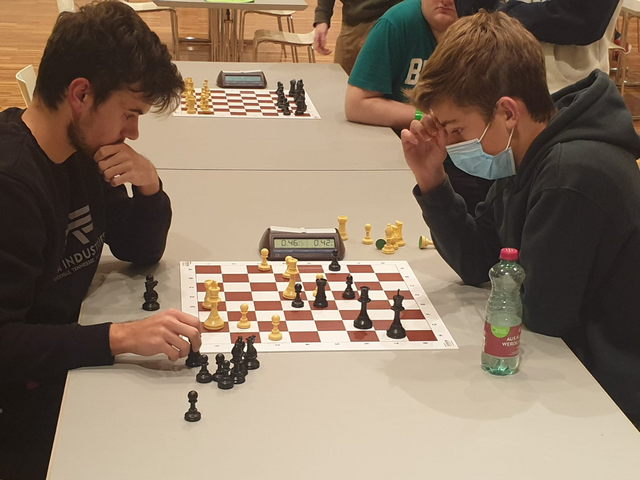unsere beiden Juniors am Doppe-Medaille-Einsammeln (in der letzten Schnellschach-Runde) | Foto: SV Hörsching (Florian Mostbauer)