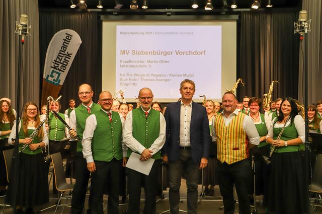 Der MV der Siebenbürger Vorchdorf freut sich über die Gold-Medaille. | Foto: OÖBV Gmunden