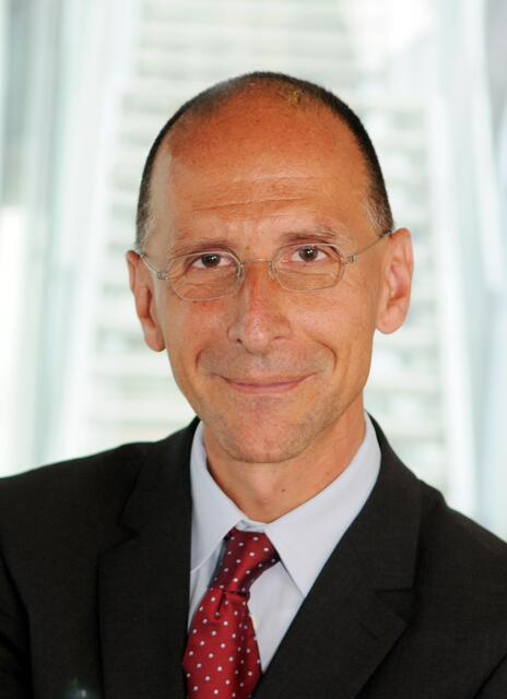 Peter Filzmaier hält einen Vortrag in Gleisdorf. | Foto: Donau-Uni