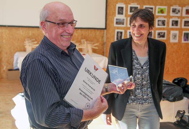 Bild 06: Der VÖAV- Landesverband Tirol bedankte sich für meine über 1 Jahrzehnt lange Tätigkeit als 1. Vorsitzenden (Präsident) mit der Ernennung als Ehrenmitglied.   | Foto: © by Andreas Kuen