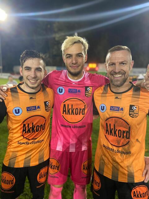 Daniel Hofer (r.), hier mit seinen Schützlingen Dominik Degen (l.) und Manuel Köhler, bringt die Erfahrung von 120 Bundesligaspielen mit. | Foto: Köhler