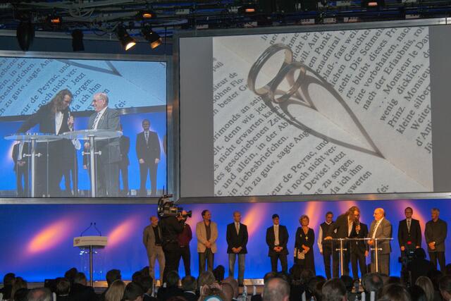 Bild 05: Während des Interview wurden auch die erfolgreichen Fotos projiziert. Hier mein Foto, welches eine Goldmedaille erringen konnte.  | Foto: © by Helene Kramarcsik