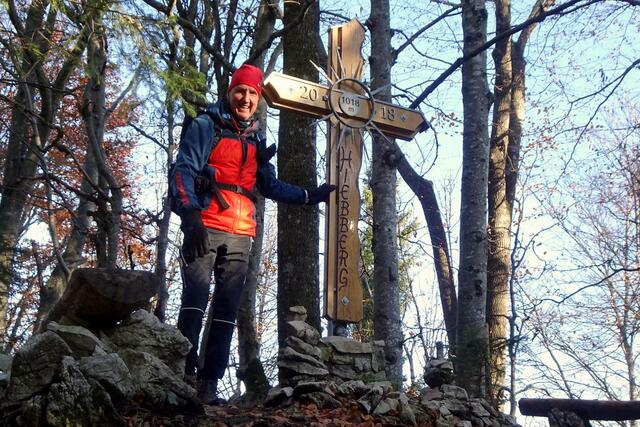Zum ersten Mal stehe ich auf dem Hiebberg mit dem so schönen Gipfelkreuz.